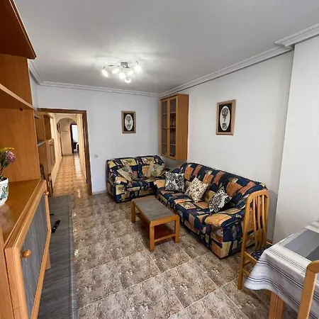 Luxury 2 Bedrooms With A Garage Apartment *