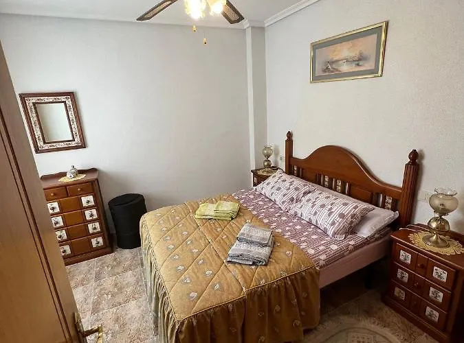 Luxury 2 Bedrooms With A Garage Apartment *